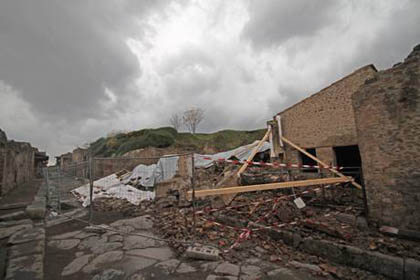 Pompei, ancora crolli e squarci in Scavi