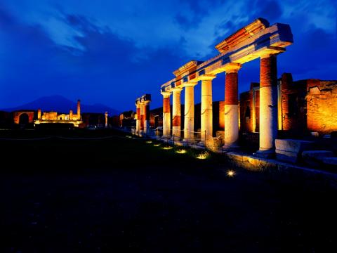 Pompei di Notte