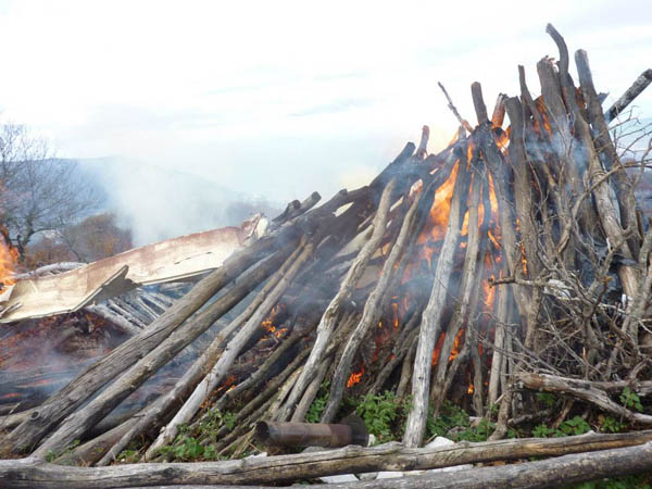 capanno in fiamme