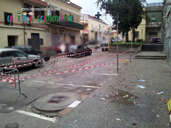 La tempesta di vento di ieri notte ha fatto cadere alcune pietre dai piani alti del palazzo Vaccaro